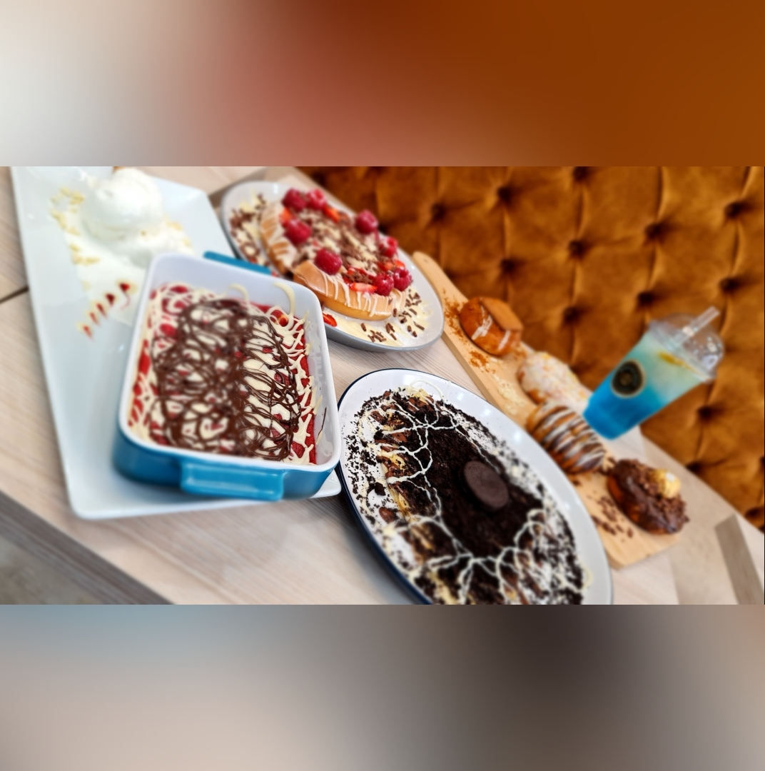 Wafflato Gourock Mint Ice Cream with Chocolate Sauce
